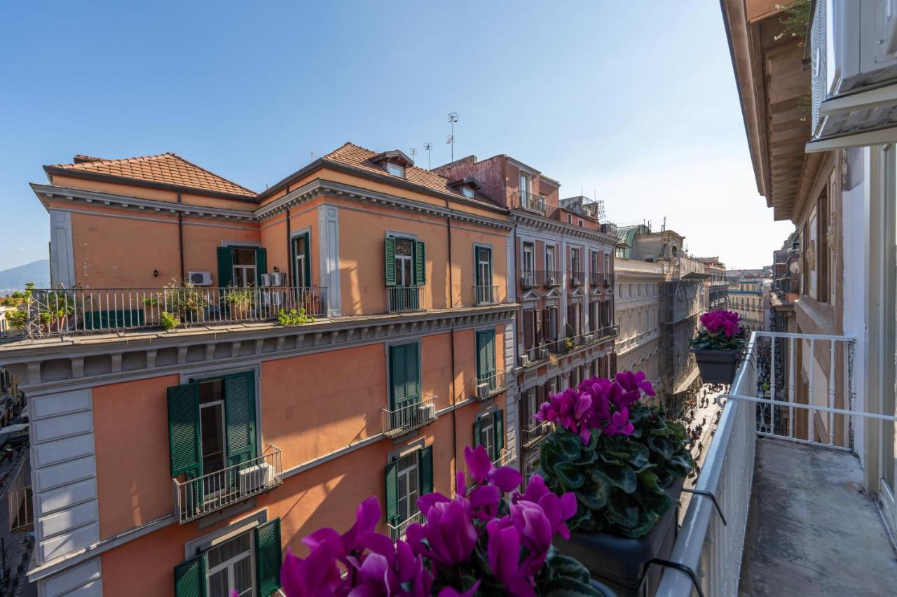 Teatro Toledo 272 Bed and Breakfast Napoli Eksteriør billede
