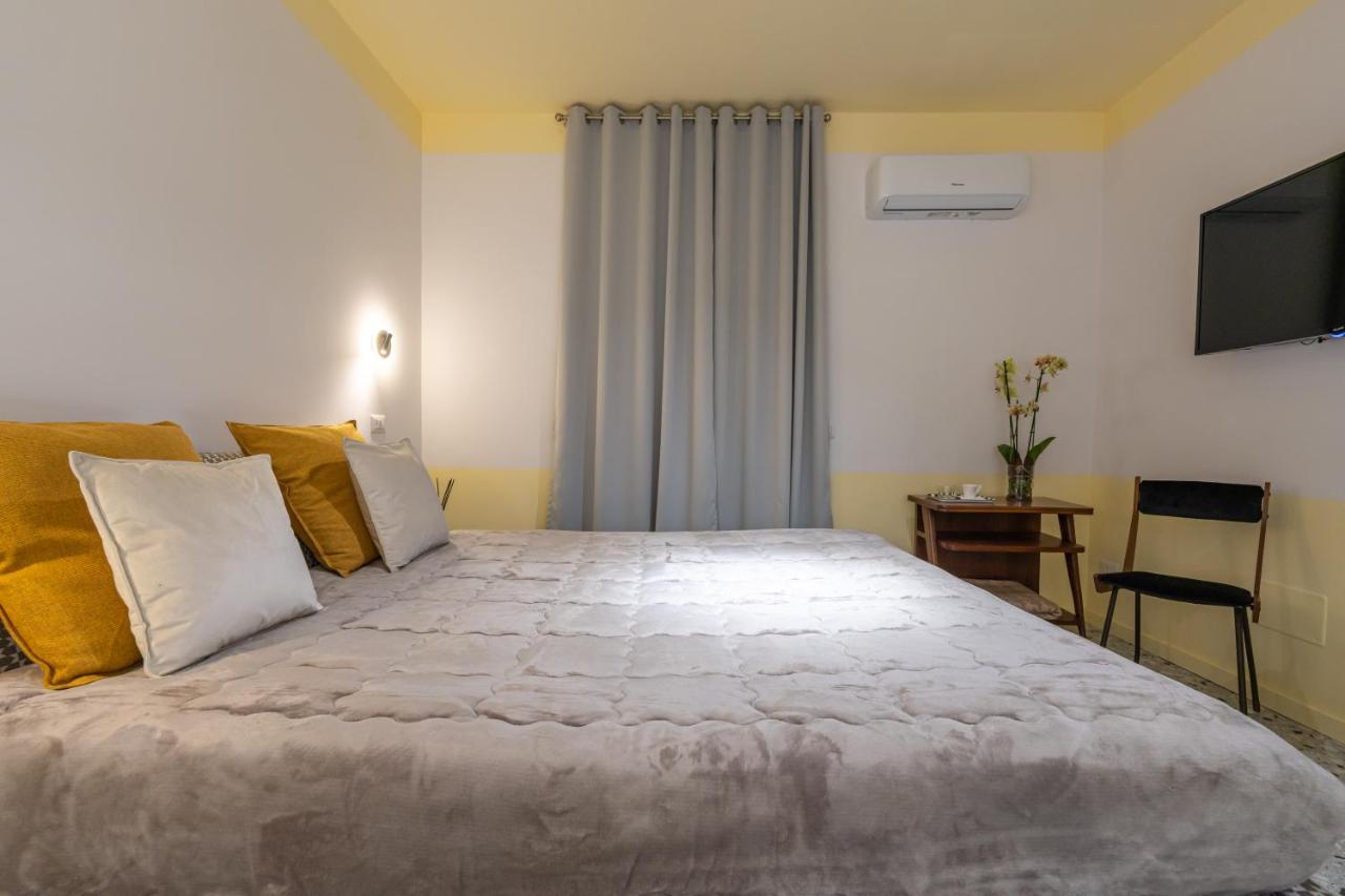 Teatro Toledo 272 Bed and Breakfast Napoli Eksteriør billede