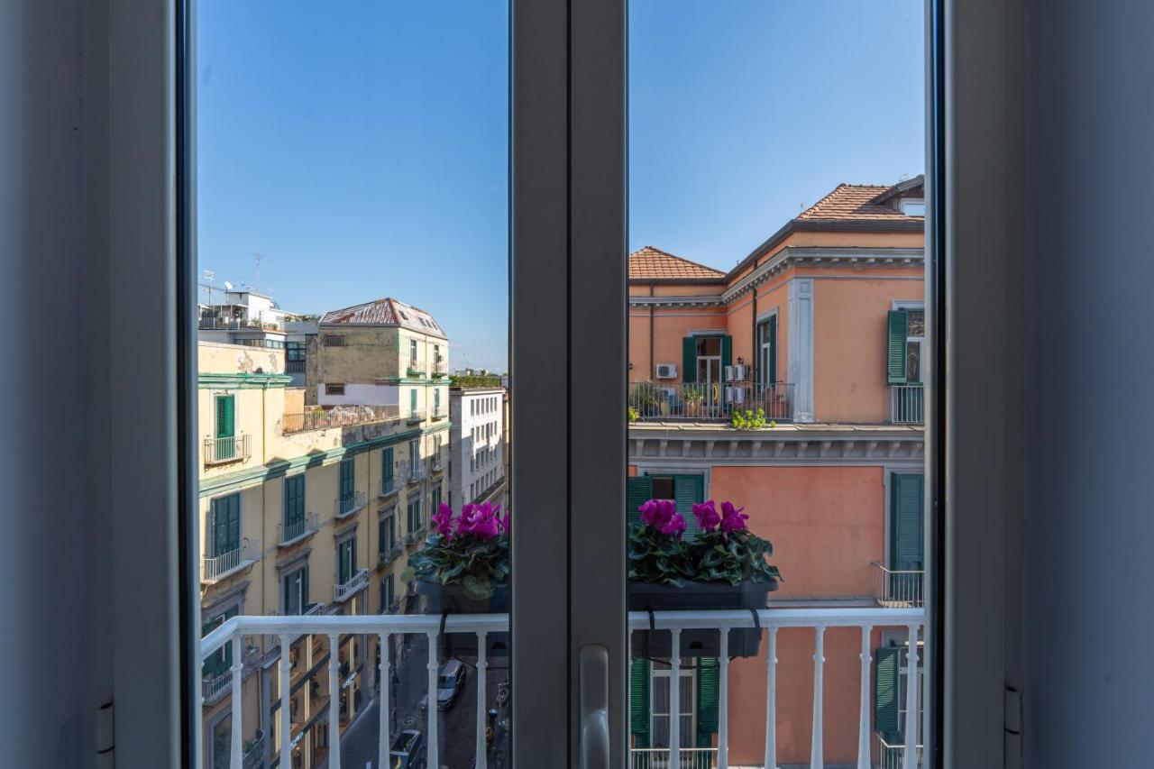 Teatro Toledo 272 Bed and Breakfast Napoli Eksteriør billede